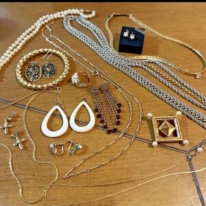 Vintage Gold and Silver Jewelry Lot of 16 pieces